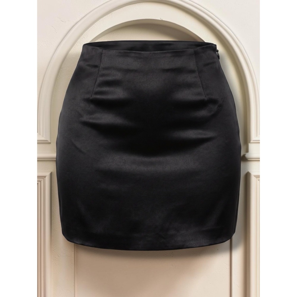 Banana Republic Black Satin Side Zip Mini Skirt Size 4